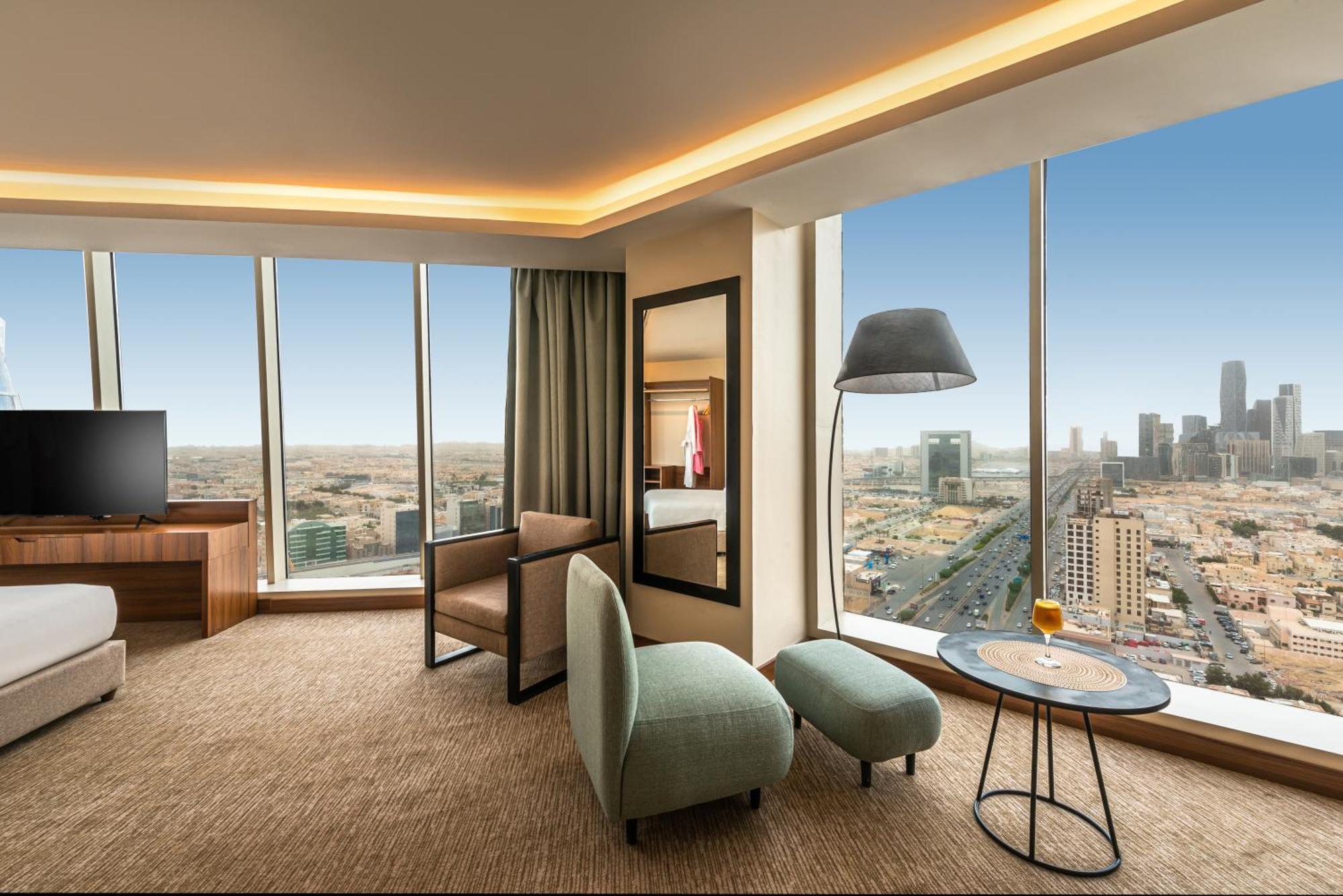 Hdb Financial District 4*