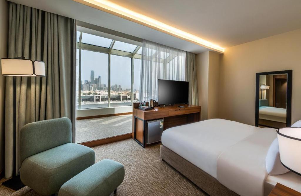 Hdb Financial District 4*