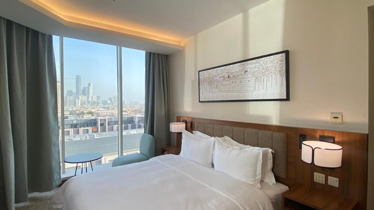 Hdb Financial District 4*
