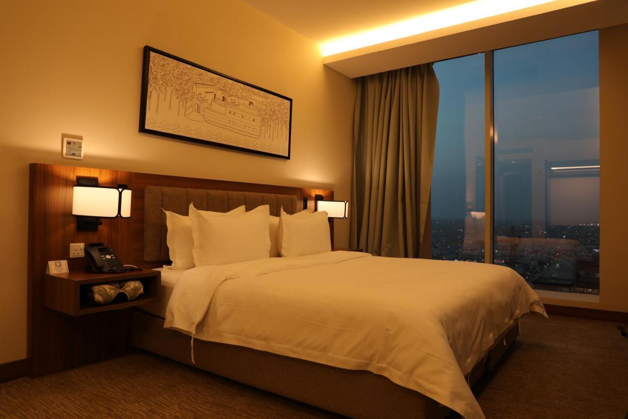 Hdb Financial District Hotel